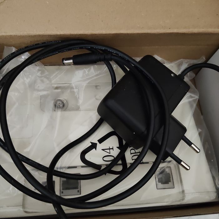 Router 4G cu sim Huawei B311-221