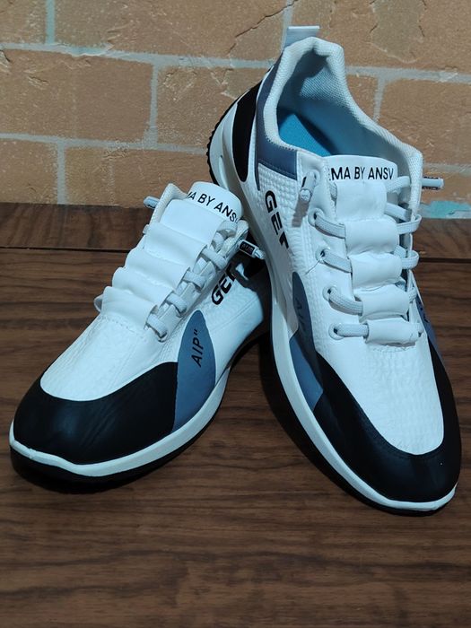 42-oʻlchamli erkaklar krossovkasi