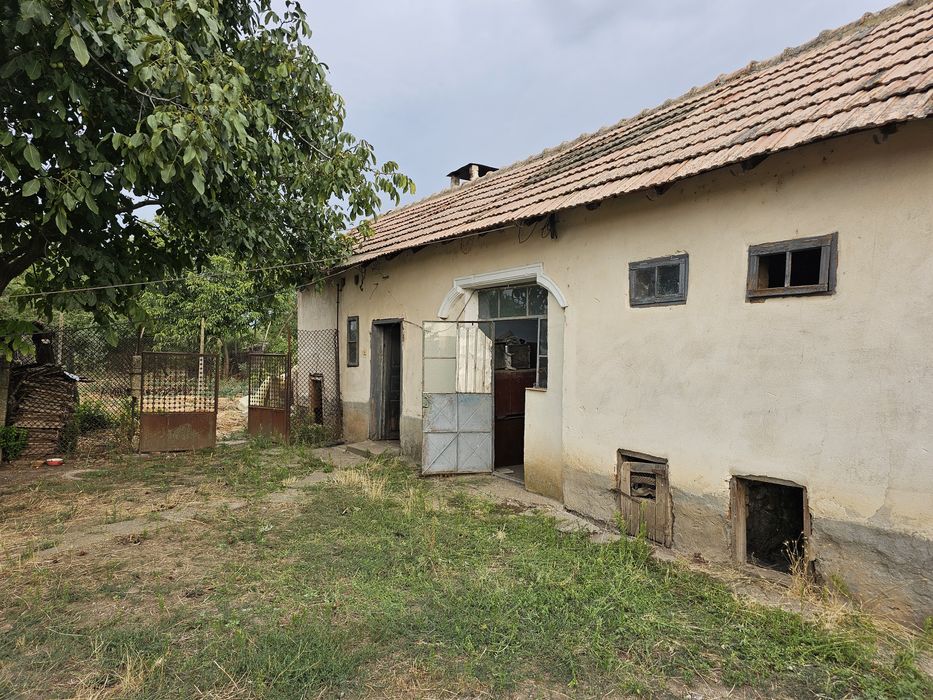 „Casă 6 camere + anexă, teren 2000 mp, poziție centrală – Vișina Olt 32500€