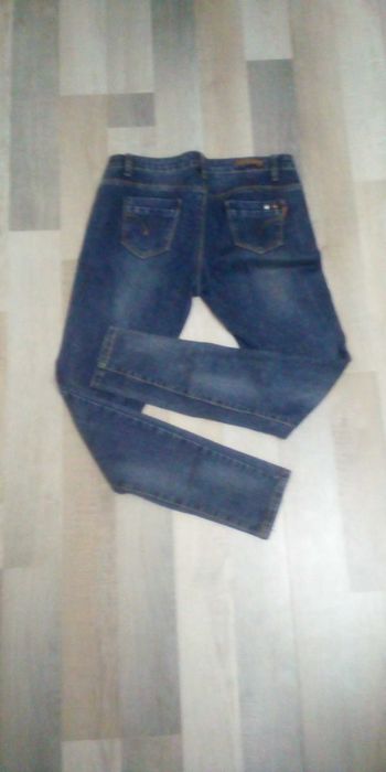 Джинсы с низкой посадкой 28 размер