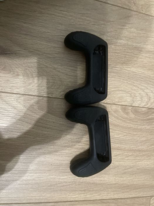 Vând nintendo  cu manete și jocuri și cont de fornite  cu 30 de skinur