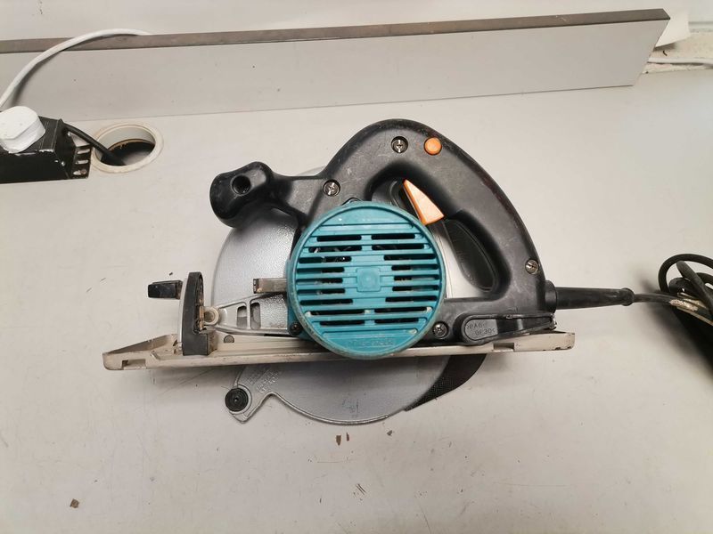 Ръчен циркуляр - Makita 1300 W 110 V