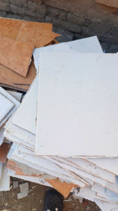 Кафель 30×30 барлығын 3 мың  бүтін 40 кв шығады