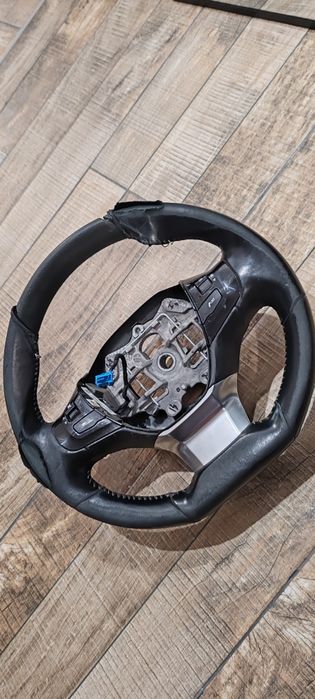 Îmbrac volane in piele/retapițare