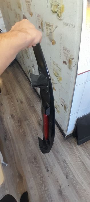 Спойлер на авто .