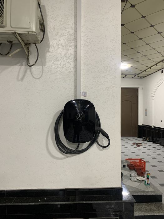 установка зарядного устройства и профисёналные электрик