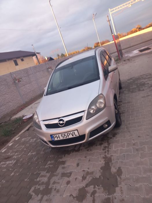 Vând Opel Zafira B