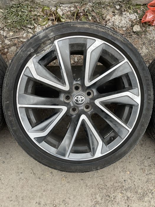 Оригинальные диски R18 на королла Е210.  Разболтовка 5*100.