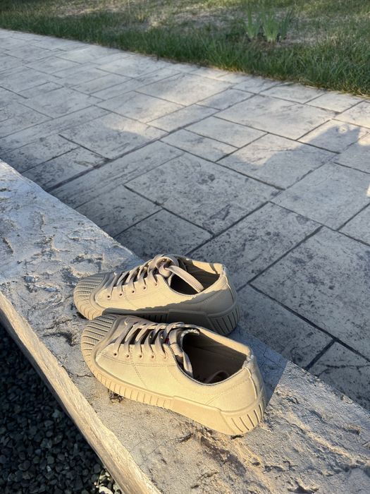 Бежови обувки