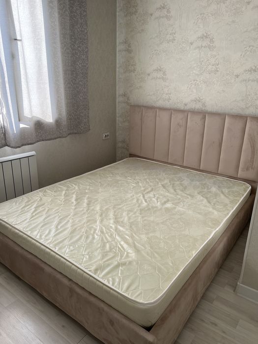 Кровать с матрасом