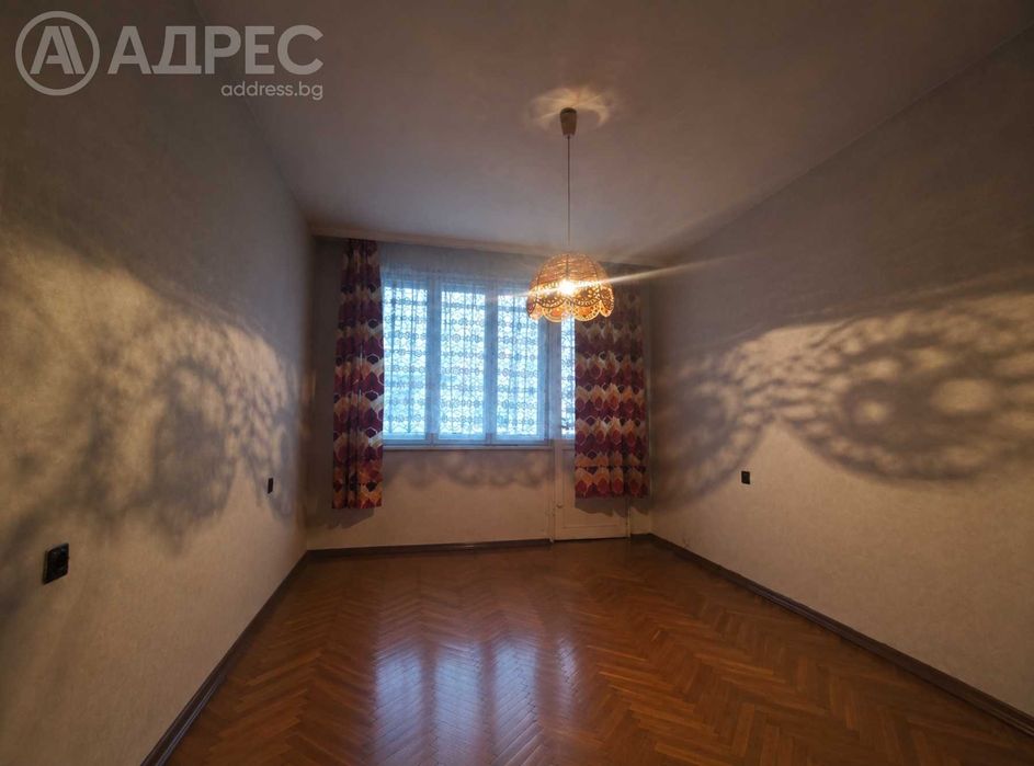 Четиристаен апартамент, Широк Център, 123 кв.м., ет. 2/4, тухла, без подобрения