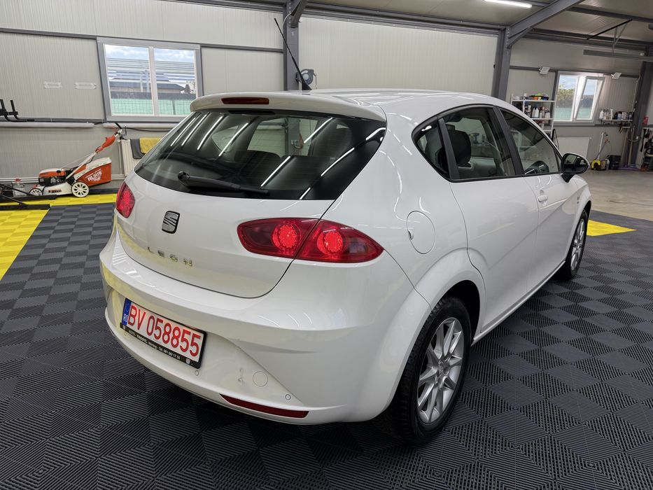 SEAT Leon 2011 — imagine 3