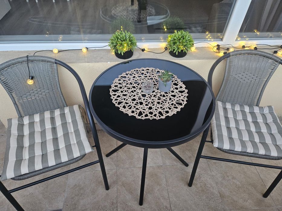 Маса и два стола за тераса + чадър- безплатни бонуси, ако купиш всичко