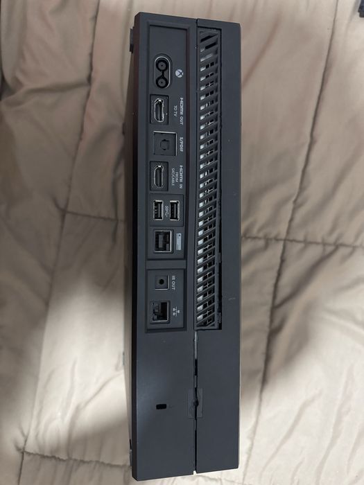 Vand xbox one cu 2 jocuri