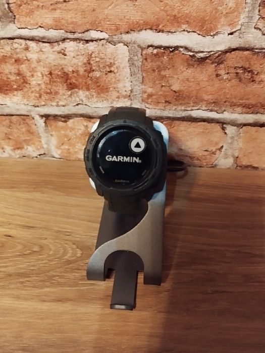 Часы garmin instinct