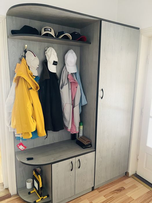 Cuier cu dulap pentru haine si incaltaminte