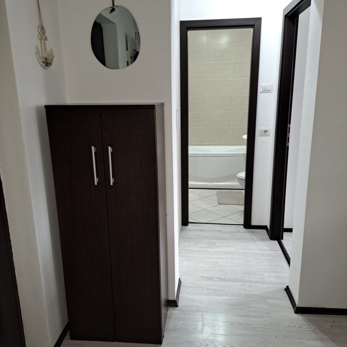 Închiriez apartament cu 2 camere