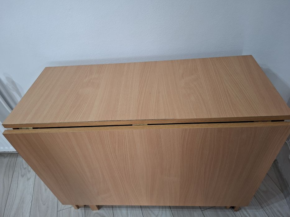 Vand masa extensibila cu 4 scaune