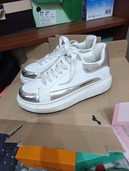 кроссовки белые красивые