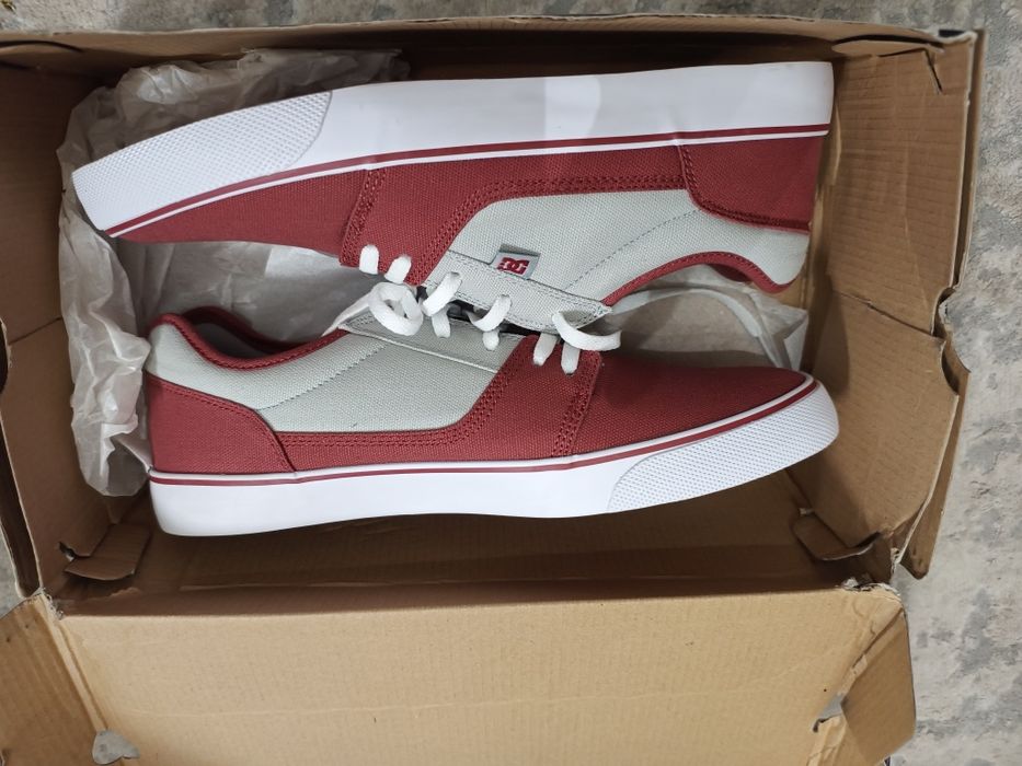 Adidasi / tenesi DC  noi, mărime 43