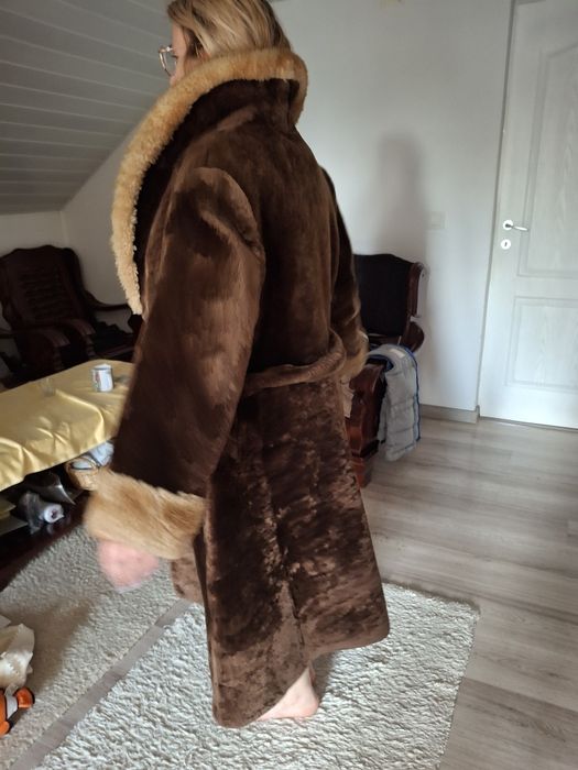 Vând palton monton dore