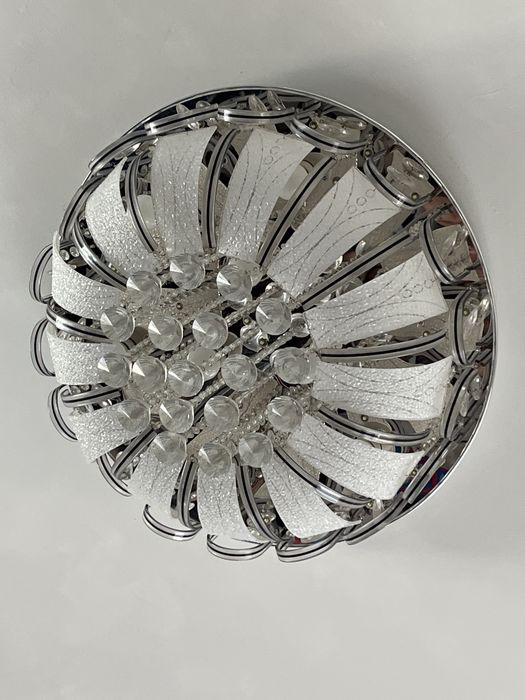 Люстра потолочная .