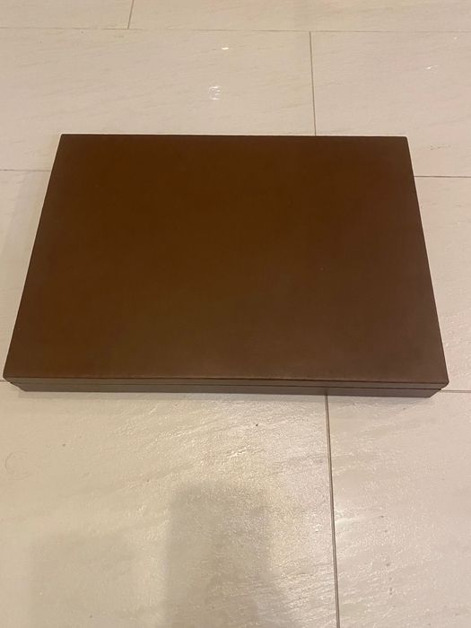 Продавам комплект прибори.