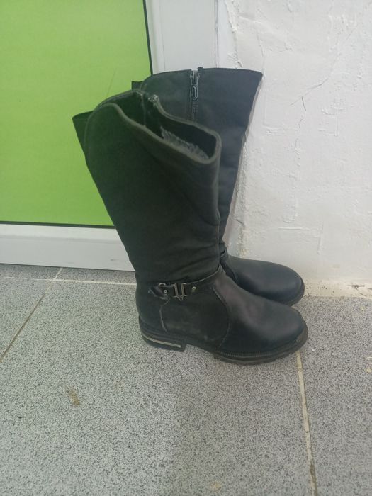 Қыз баланың аяқ киім сатылады