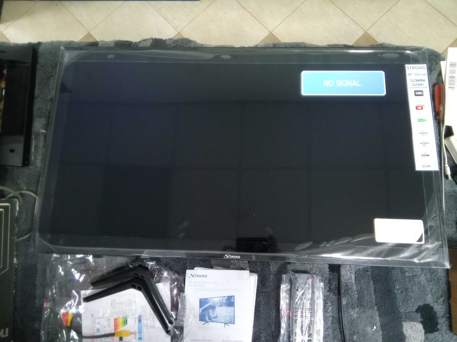Телевизор Strong SRT 40FC4003 - нов