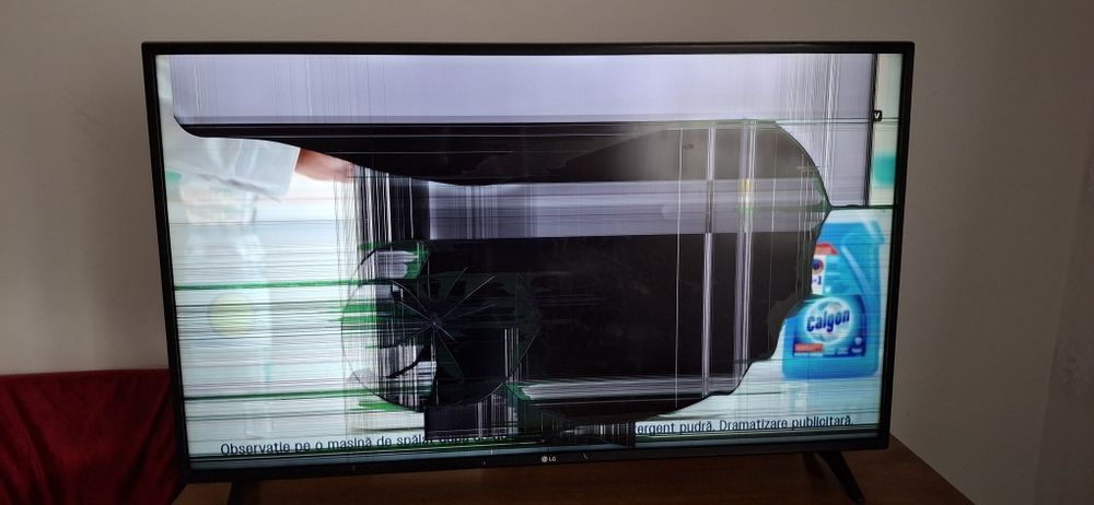 Urgent vând LG 43UK62 Smart TV 4K – ecran spart, funcțional