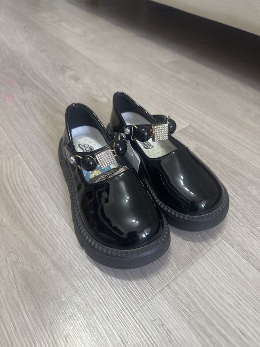 Продам детские туфли