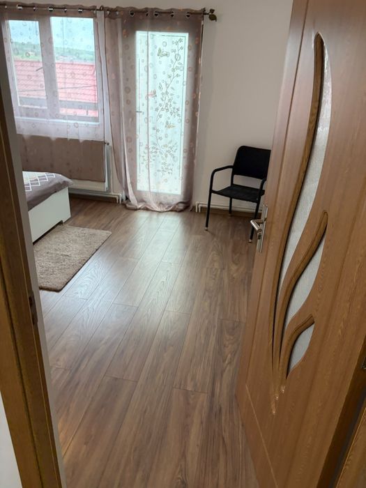 Inchiriez 4 camere