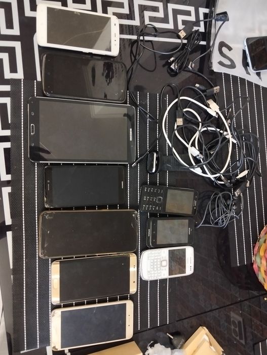 Vând telefoane pt piese