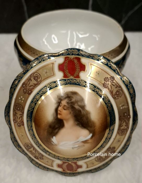 Порцеланова кутия за бижута