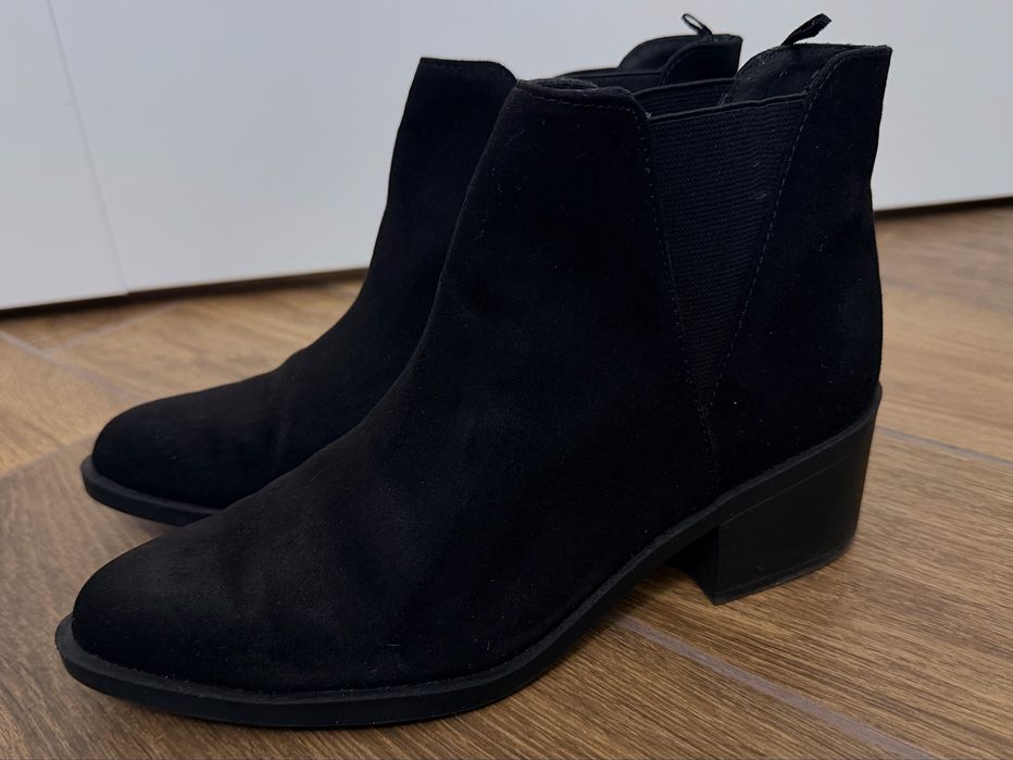 Черни велурени дамски боти
