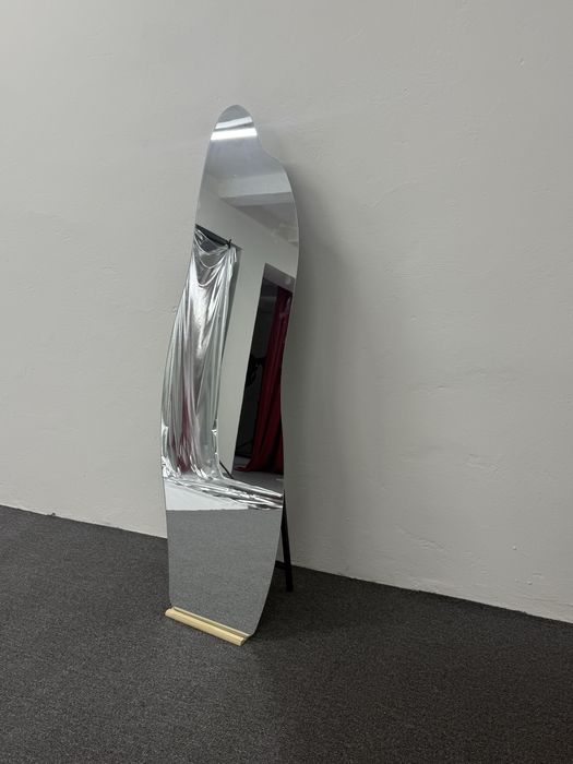 Зеркало с ножкой