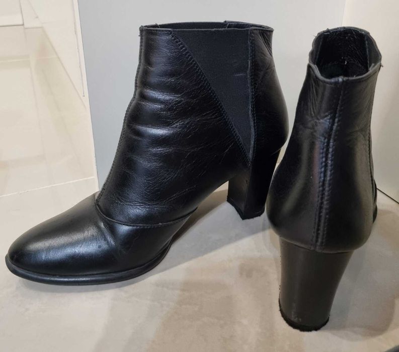 2 броя дамски боти Martini