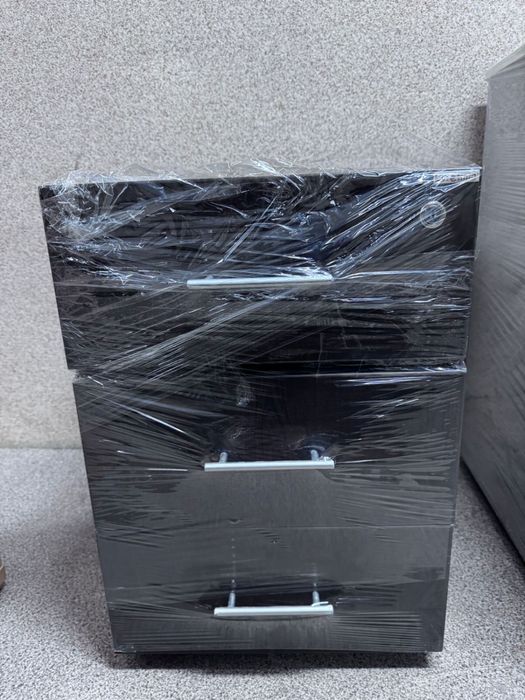 Офисная мебель тумбы кресла