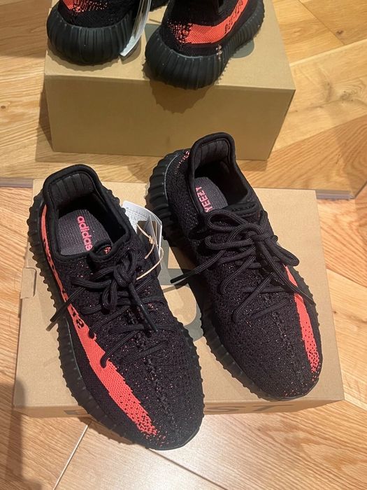 Yeezy 350 черно червени