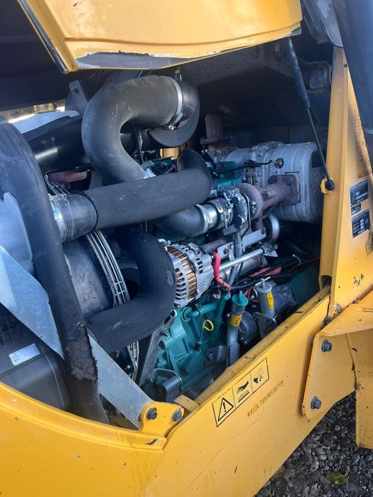 Vând Buldoexcavator volvo bl71 an 2015