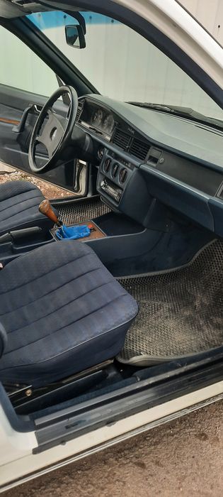 Мерседес 190-тый Объёмом-2.2