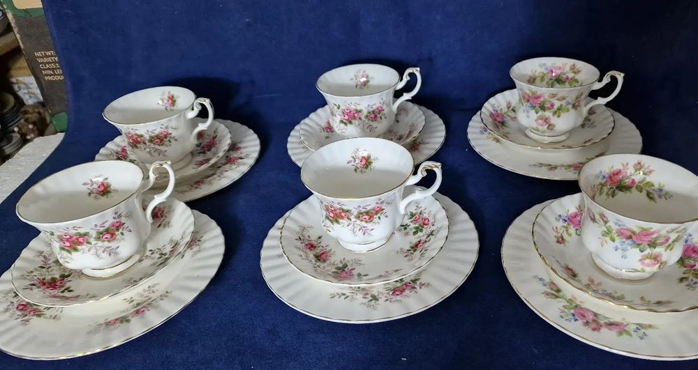 Set mic dejun royal.albert levender