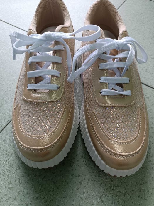 Продавам маратонки