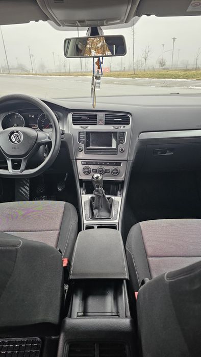 Vând Golf 7 2013 1.6 diesel 105 hp