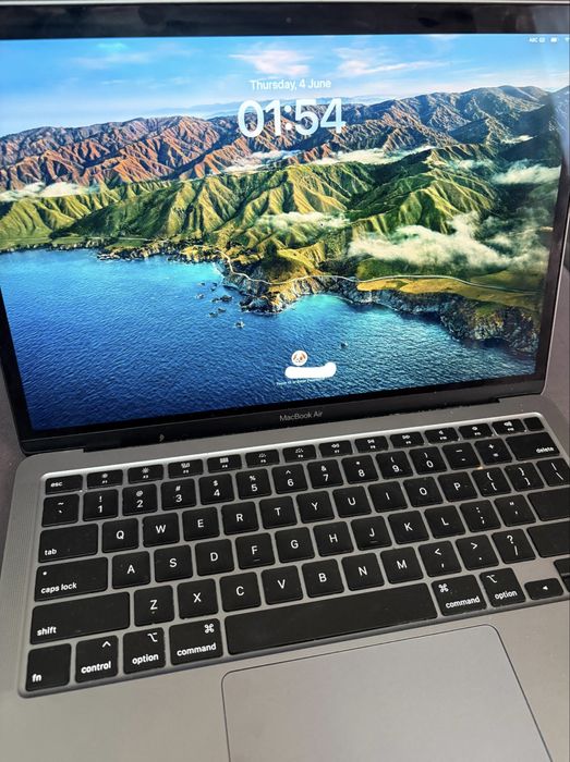 Macbook Air продаю