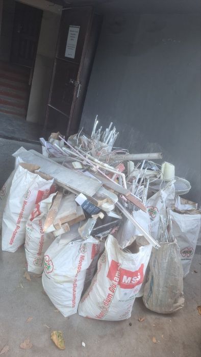 Вивоз мусора на ЛАБО  Musor olib ketish xizmati bor.