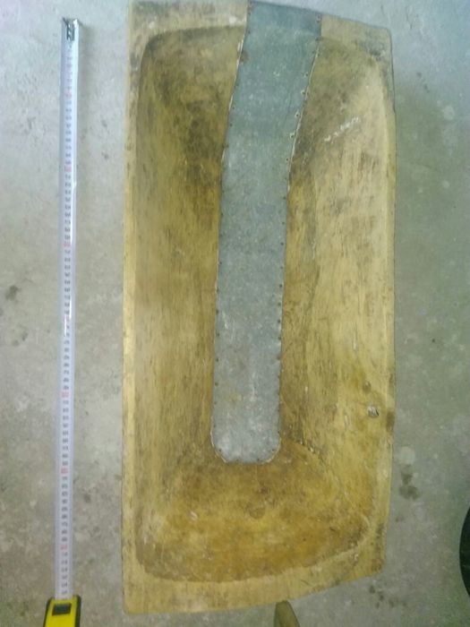 Продавам малка стара дьрвена нущава