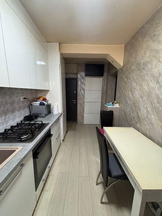 Vând apartament 2 camere, semidecomandat, parter, Stomatologie