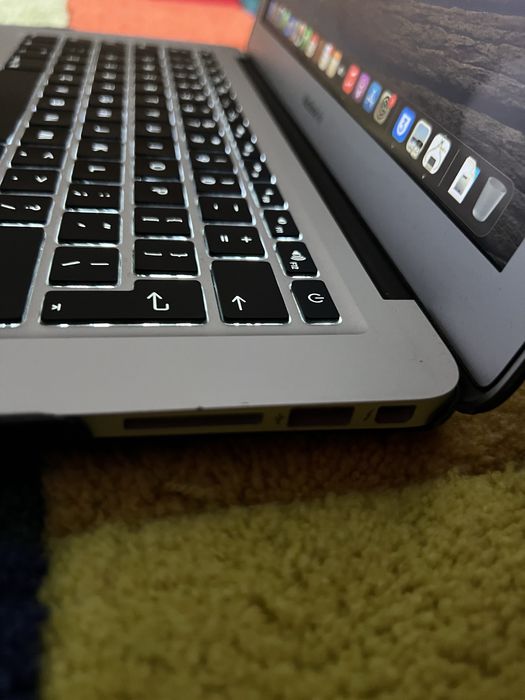 Laptop Apple Macbook Air 2017 impecabil, husa CADOU