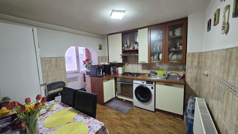 Apartament 3 camere spațios